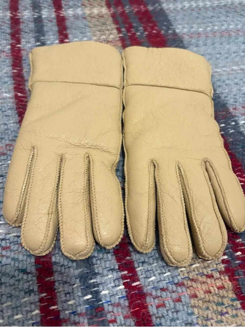 NWOT Cream 100% Genuine Shearling Sheepskin Leather Gloves with Turn Down Cuffs